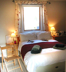 Double bedroom with ensuite bath, toilet and washbasin